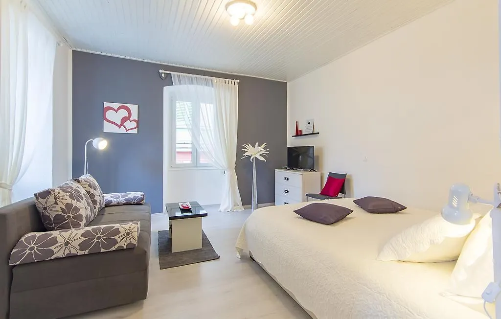 Center Studio Apartment Lino Pula 0*,  Kroatien